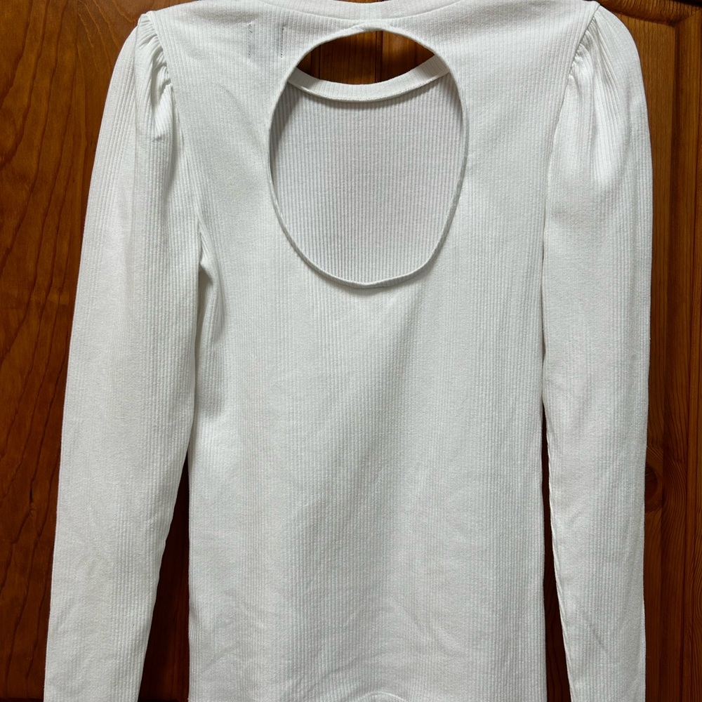Unique GAP White Ribbed Long Sleeve Top with open back